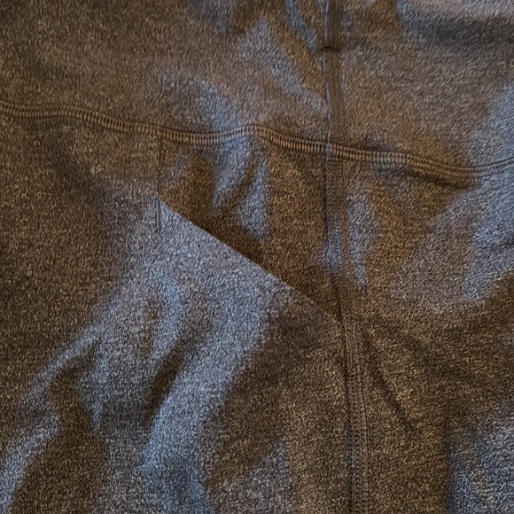 Lululemon grey/black leggings with pockets - Picture 6 of 7